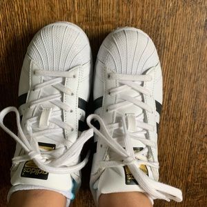 Adidas Superstarts